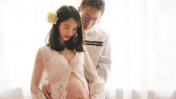 婆婆非常重男轻女，当她知道我生了双胞胎儿子时，她却要送走一个，怎么办？